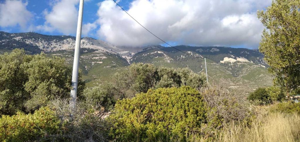 Βόρεια: Θέα το βουνό Αίνος